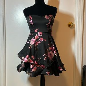 B DARLIN Women’s Floral Sleeveless Dress